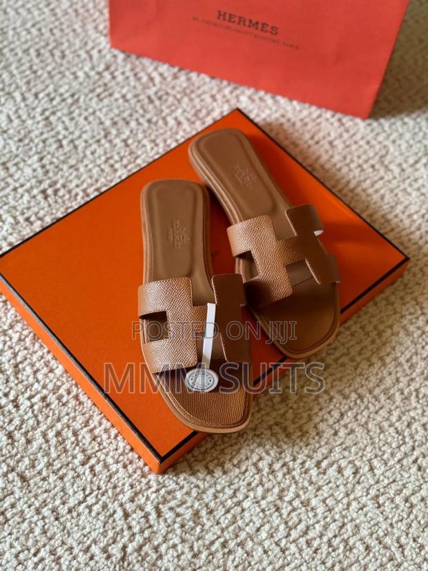 Hermes Ladies Slippers High Quality Fresh in Box · Photo 3