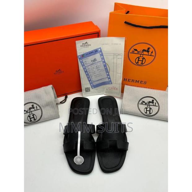 High Quality Hermes Ladies Slippers Available in All Colours · Photo 4