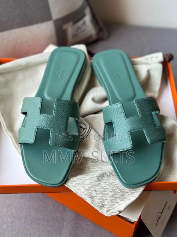 Hermes Ladies Slippers Fresh in Box All Colours · Photo 3