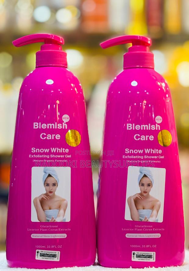 Blemish Care Snow White Exfoliating Shower Gel · Photo 2