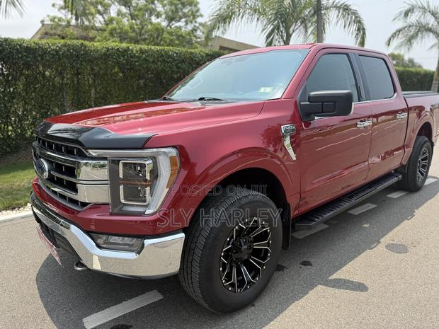 Ford F-150 LARIAT 2021 Red photo 2