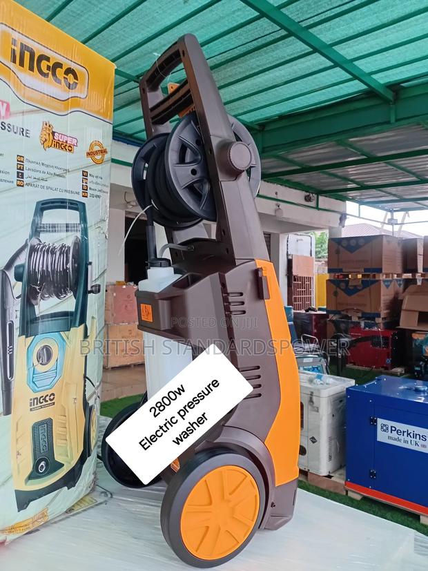 Easy to Use Electric High Pressure Washer · Photo 2