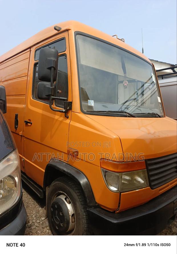 Mercedes-Benz Tourismo 1999 Orange photo 2