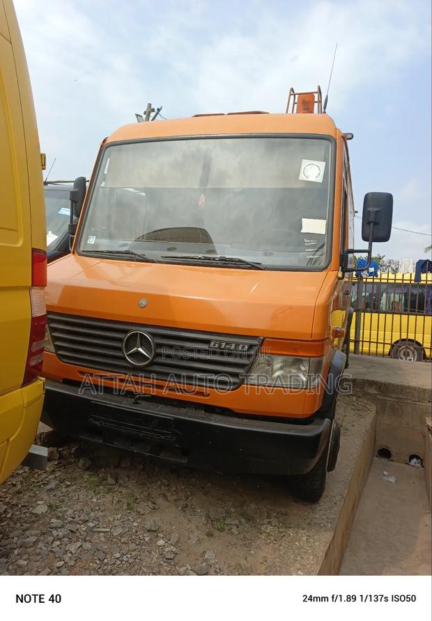 Mercedes-Benz Tourismo 1999 Orange