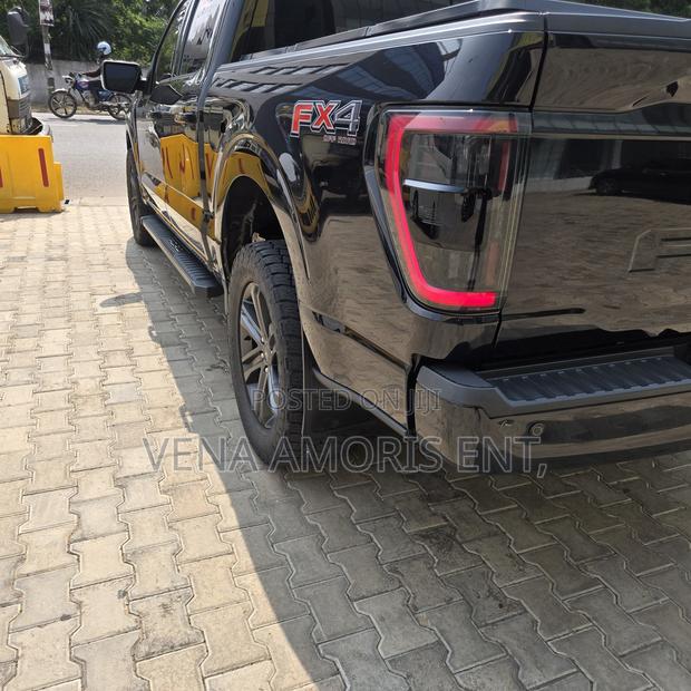 Ford F-150 2021 Black