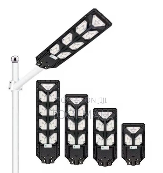 700 Watts Solar Street Light