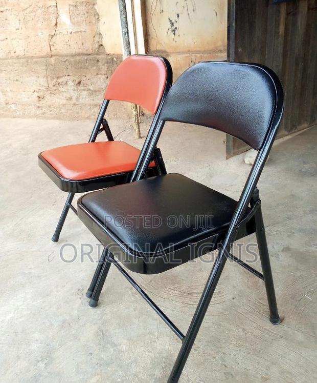 Foldable Leather Chair · Photo 4