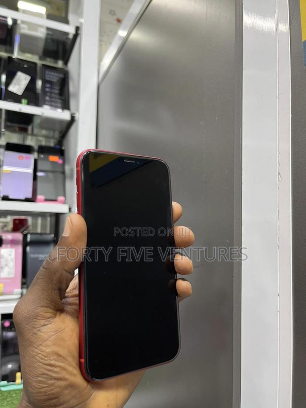 Apple iPhone XR 64 GB Red photo 2