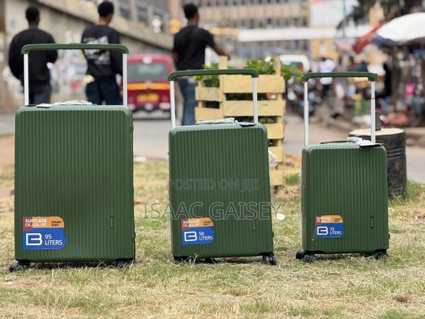3 In 1 Durable/Classy Luxury Zipless Anticrake Luggages · Photo 1
