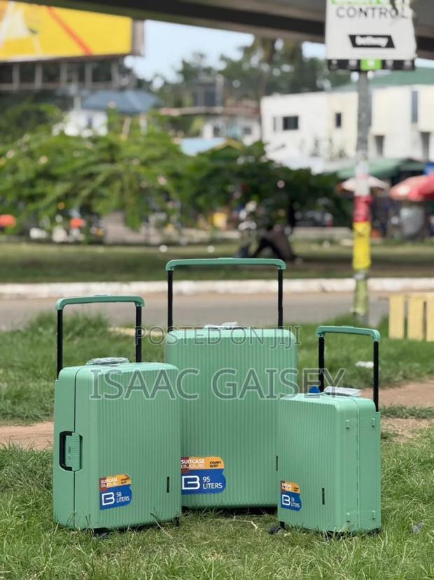 3 In 1 Durable/Classy Luxury Zipless Anticrake Luggages · Photo 2