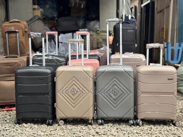 20" Anticrake Luggages In Different Colors And Designs · Photo 1