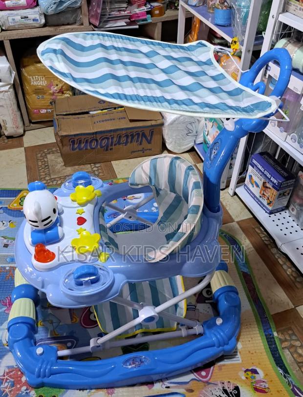 Fashion Baby Walker With Music, Foot Mat, and Umbrella · Photo 3