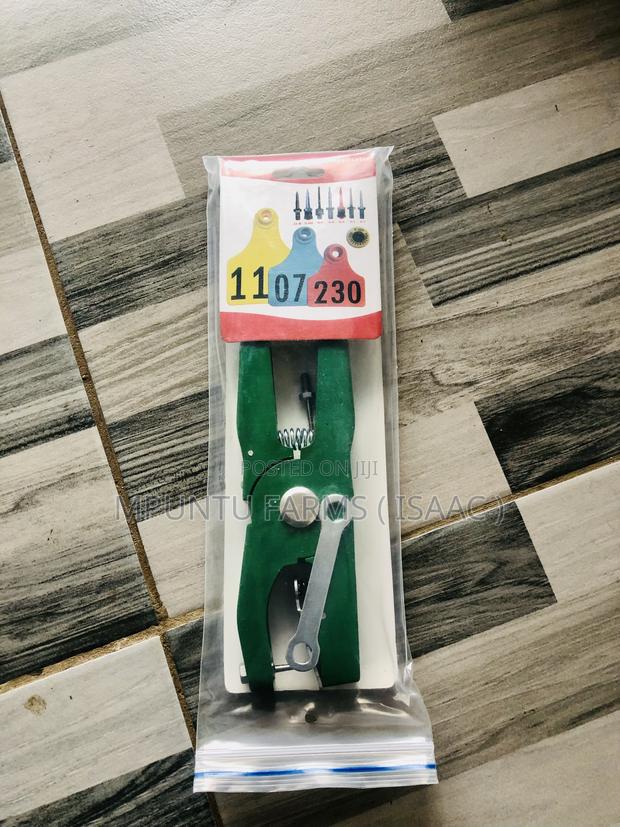 Ear Tag and Applicator photo 8