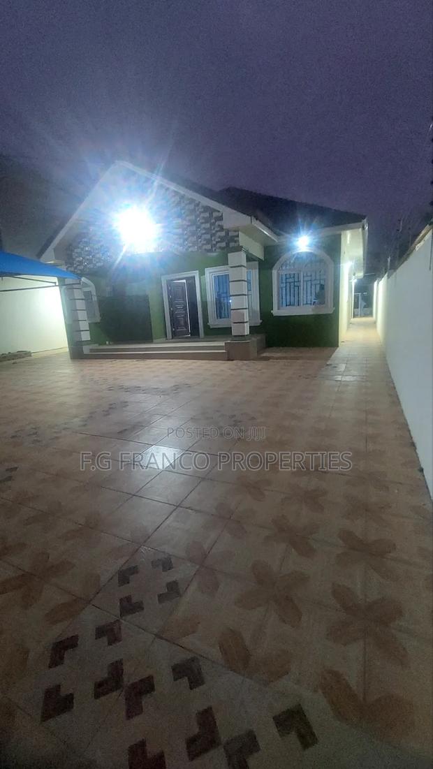 3bdrm House in Kg.Franco Properties, Spintex for rent · Photo 1