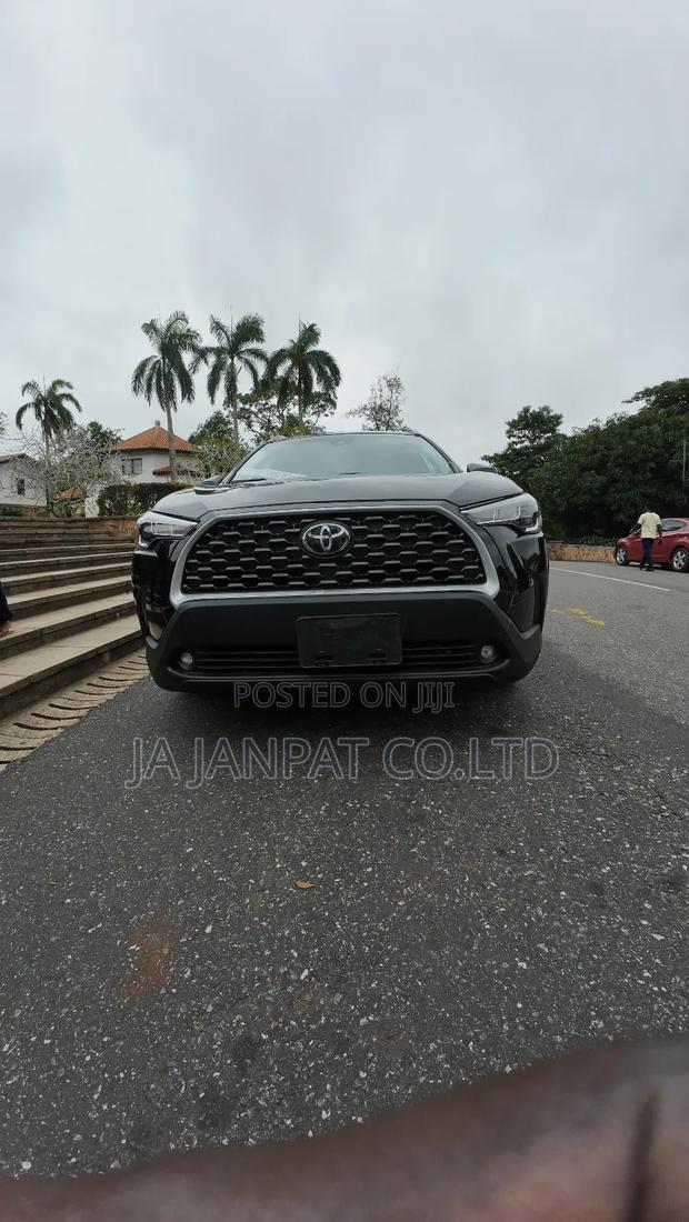 Toyota Corolla Cross LE 4WD 2024 Black photo 2