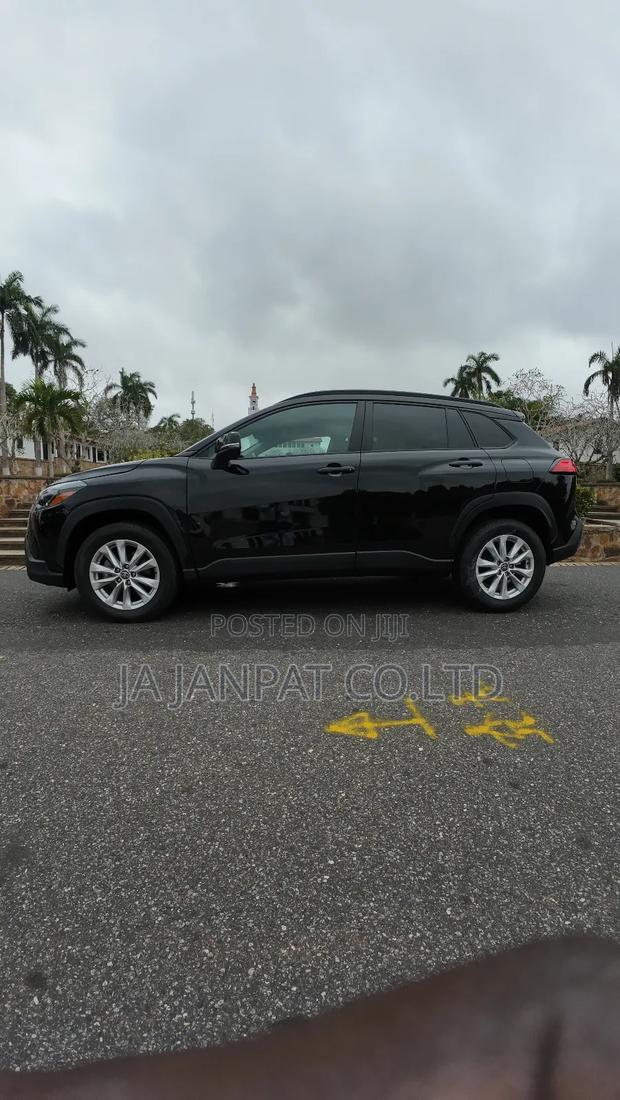 Toyota Corolla Cross LE 4WD 2024 Black photo 3