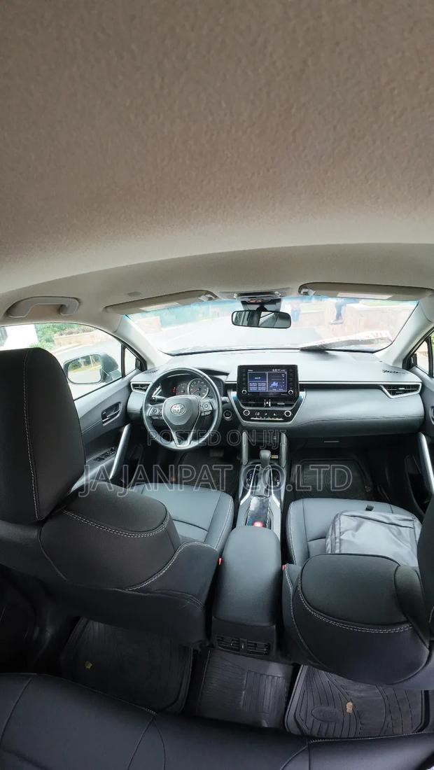 Toyota Corolla Cross LE 4WD 2024 Black photo 4