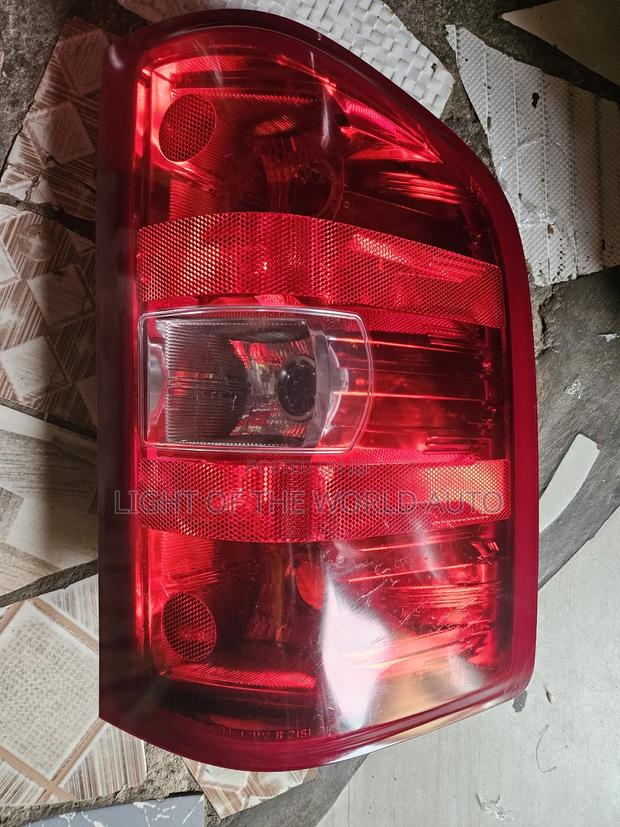 Chevrolet Silverado 2008 Taillight
