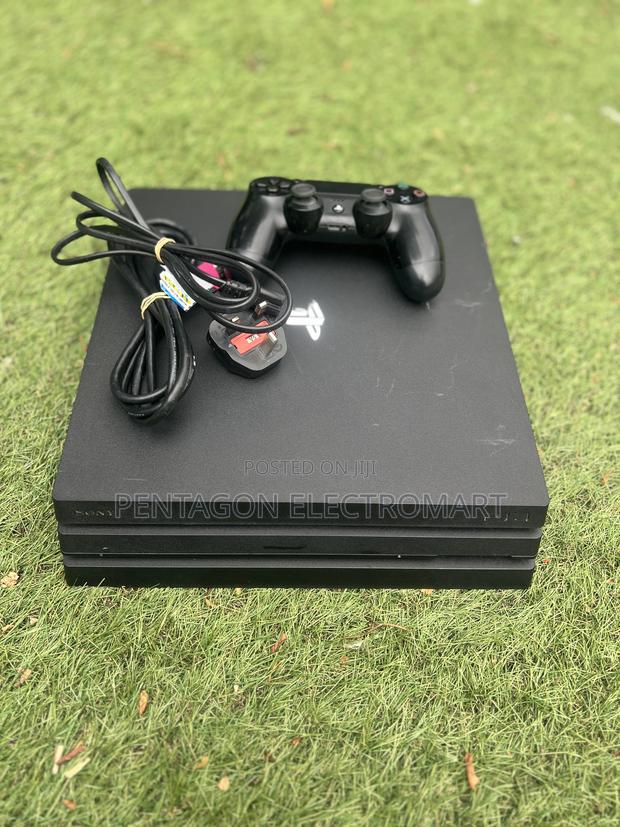Playstation 4 Pro ( Read the Description) · Photo 4