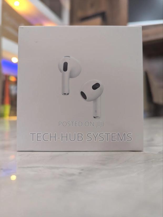 Air Pods 3rd Gen With Lightning Charging Case