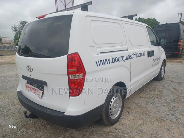 Hyundai H1 2009 White