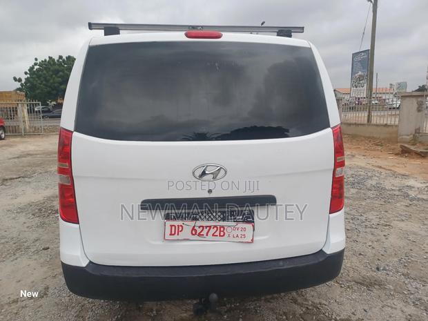 Hyundai H1 2009 White