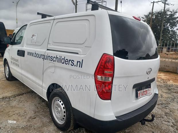 Hyundai H1 2009 White