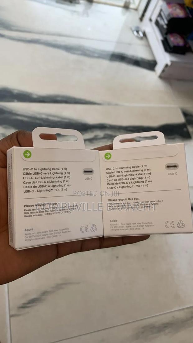 Apple Usb-C Lightning Cable · Photo 4