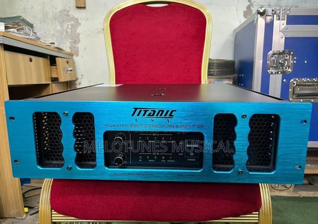 Titanic Usa Au-2000 High Efficiency Stereo Power Amplifier. · Photo 2