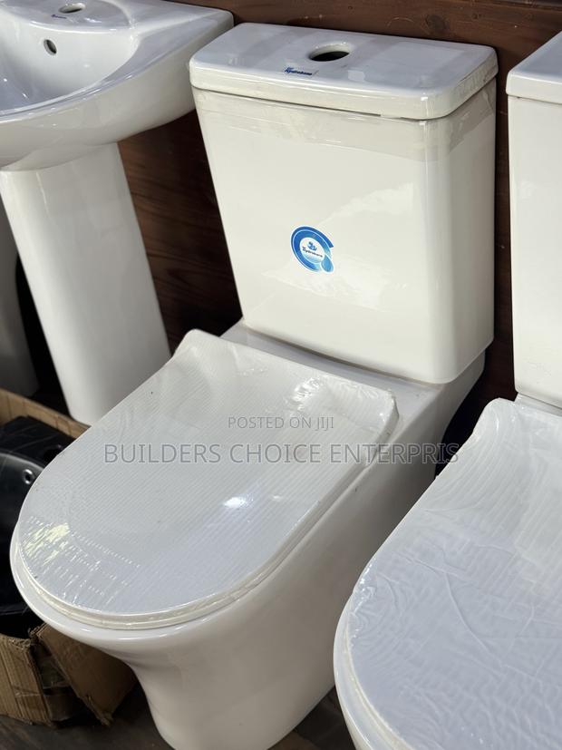 Close Couple Water Closet (Slim ) · Photo 2