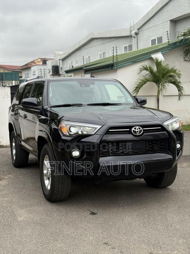 Toyota 4-Runner SR5 2WD 2024 Black