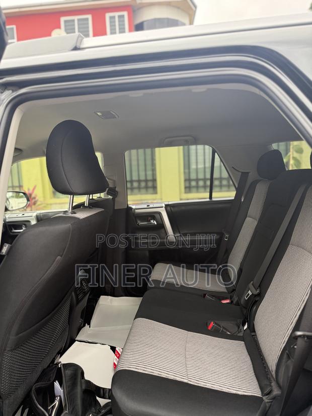 Toyota 4-Runner SR5 2WD 2024 Black