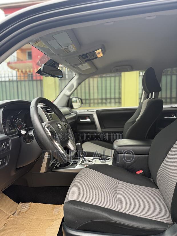 Toyota 4-Runner SR5 2WD 2024 Black