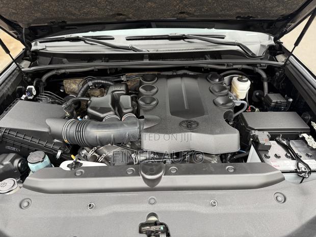 Toyota 4-Runner SR5 2WD 2024 Black