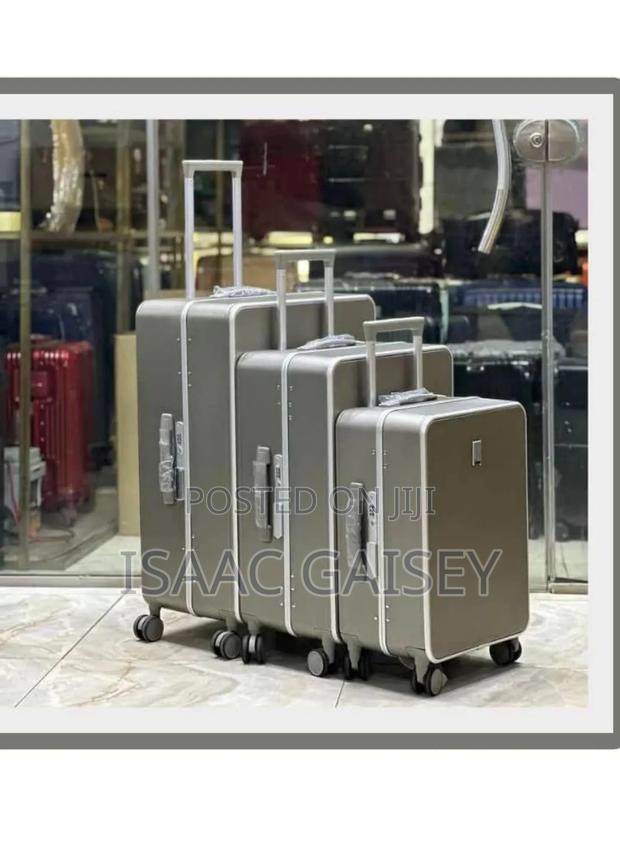 3 In 1 Executive Best Quality Luxurious Anticrake Luggages · Photo 1