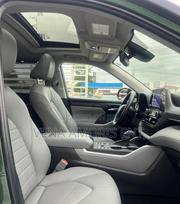 Toyota Highlander 2023 Green
