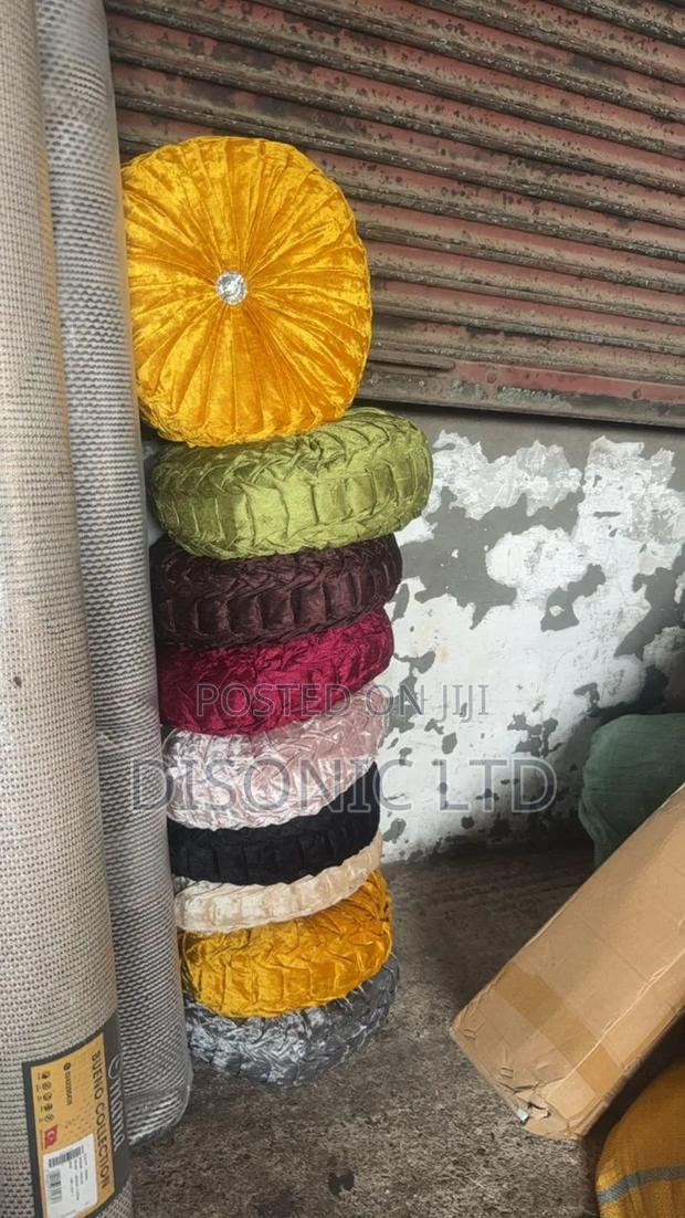 Throw Pillows for Sofa Chairs · Photo 4