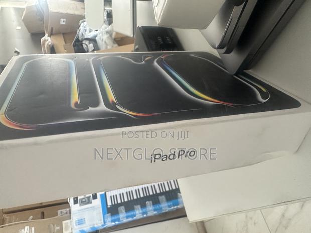 New Apple iPad Pro 11 (2024) 256 GB Black photo 2