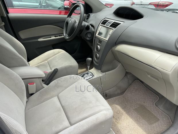 Toyota Belta 2010 Green