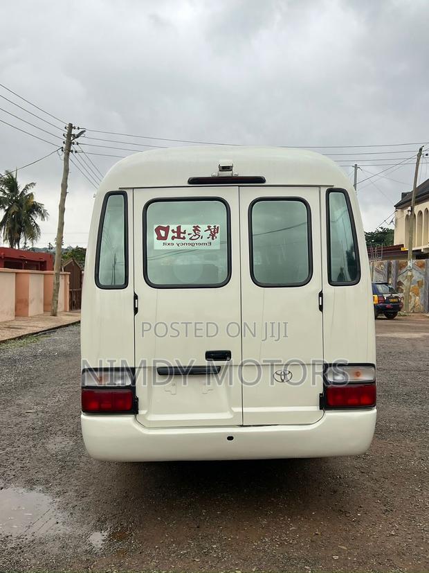 Toyota Coaster 2013 White photo 3