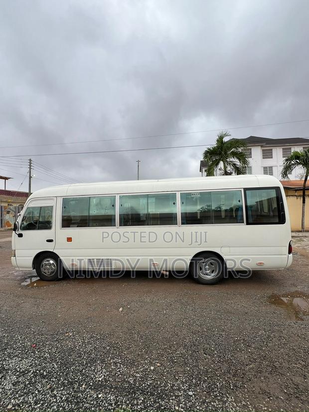 Toyota Coaster 2013 White photo 4