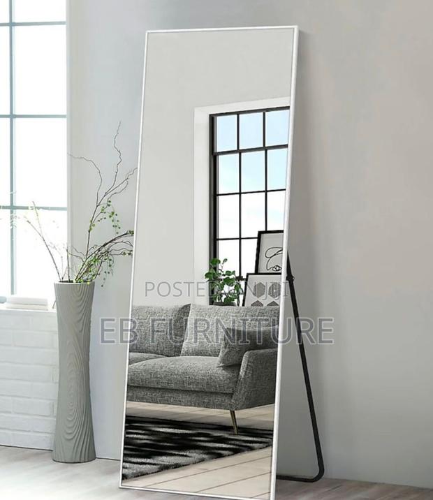 Full Body Mirror With Stand · Photo 2