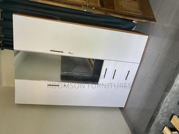 Quality Wardrobe With Mirror · Photo 3