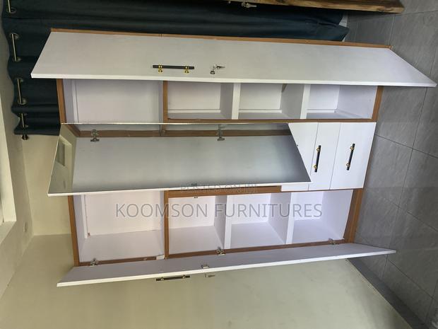 Quality Wardrobe With Mirror · Photo 4