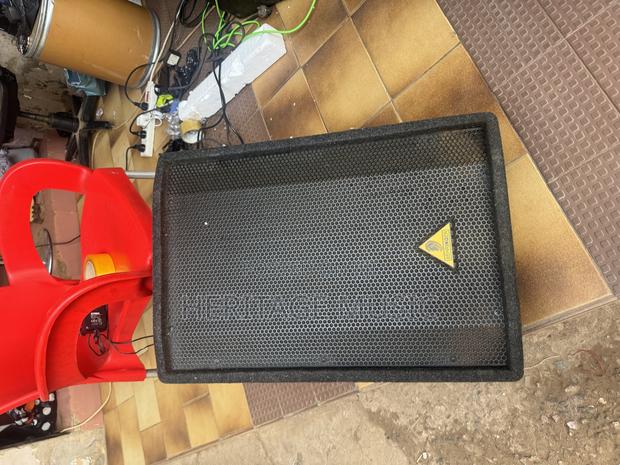 Behringer Passive Monitor