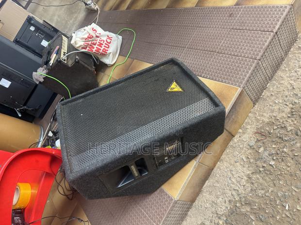 Behringer Passive Monitor photo 2