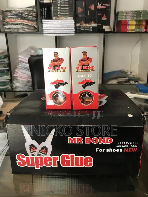 Mr Bond Glue
