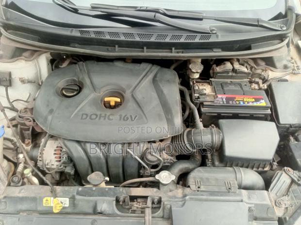 Hyundai Elantra Limited Sedan FWD (1.8L 4cyl 6A) 2013 Gray photo 7