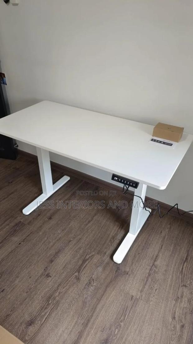 Electric Adjustable Table (1.2) · Photo 2