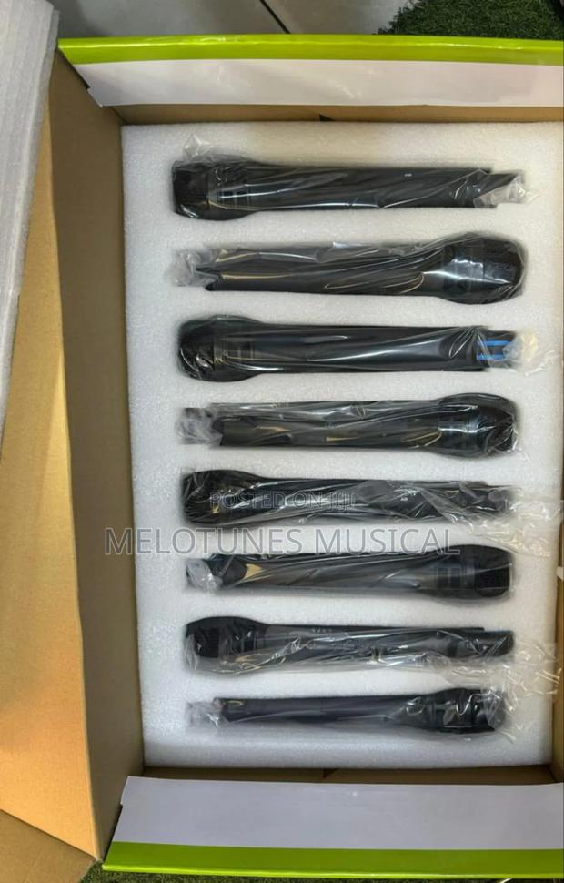 Shure A8 8-in-1 Professional Wireless Microphone System · Photo 4